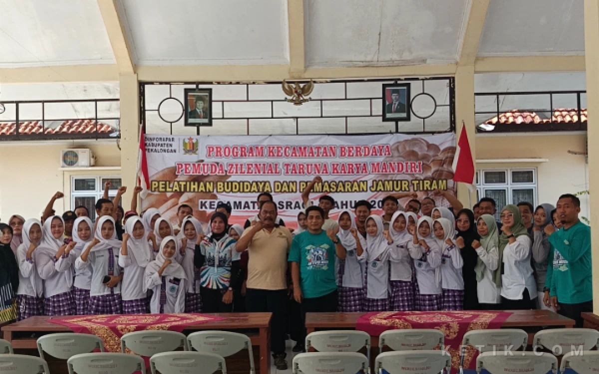 Thumbnail Berita - Pemuda Sragi Dilatih Budidaya Jamur Tiram, Dinporapar Pekalongan Siapkan Agen Perubahan