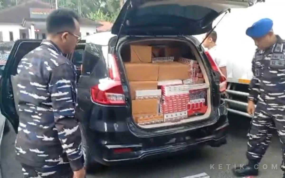 Thumbnail Berita - Lanal Batuporon Bongkar Dugaan Distribusi Rokok Ilegal di Jalur Suramadu, Ratusan Ball Diamankan