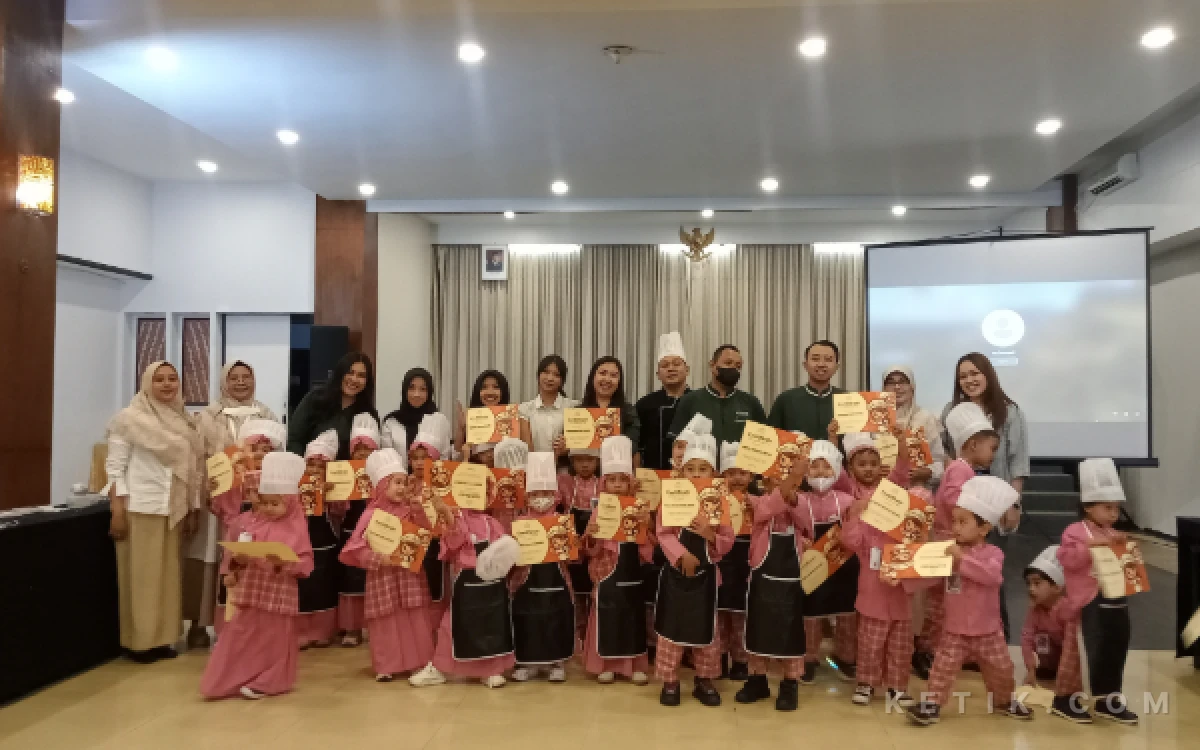 Thumbnail Berita - Gemas Banget! Anak-anak TK An-Nuur Antusias Bikin Lukchup Tailan di Hotel Tuwuh Malang, Belajar Jadi Chef Sejak Dini