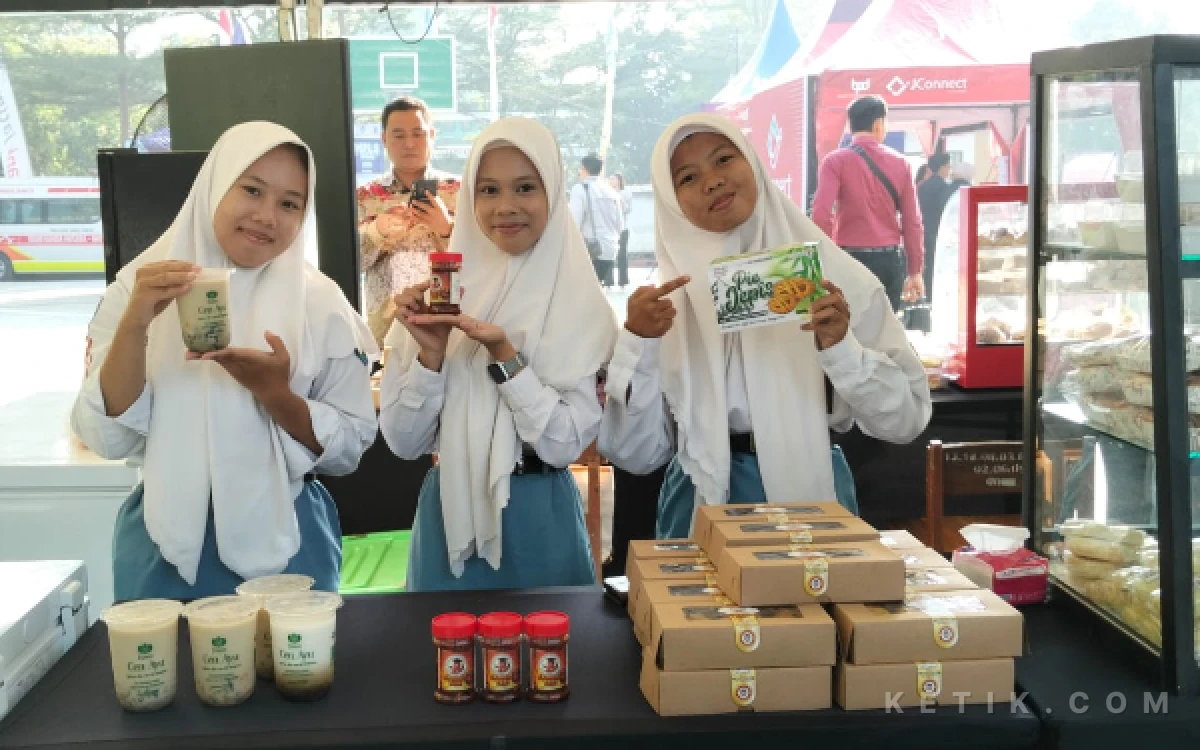 Thumbnail Berita - DT Pastry Bakery SMAN 1 Gondangwetan Terima Pesanan Ratusan Produk dari Dindik Jatim dan ITS