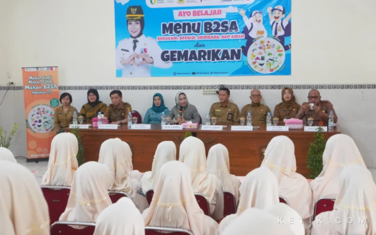 Thumbnail Berita - Ning Ita Edukasi Pelajar Mojokerto soal Pola Makan Sehat B2SA untuk Siapkan Generasi Emas