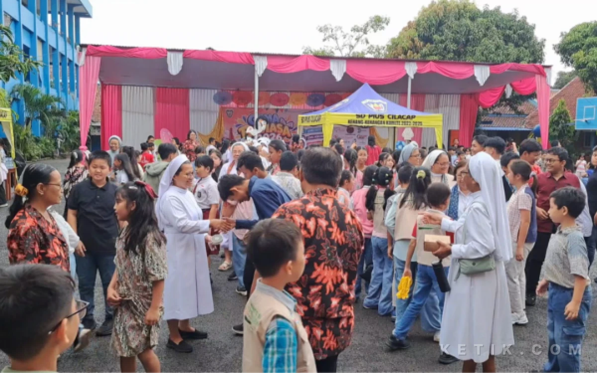 Thumbnail Berita - Peringati Hari Sumpah Pemuda, Siswa SD Pius Cilacap Sulap Minyak Jelantah Jadi Lilin yang Bernilai Jual!