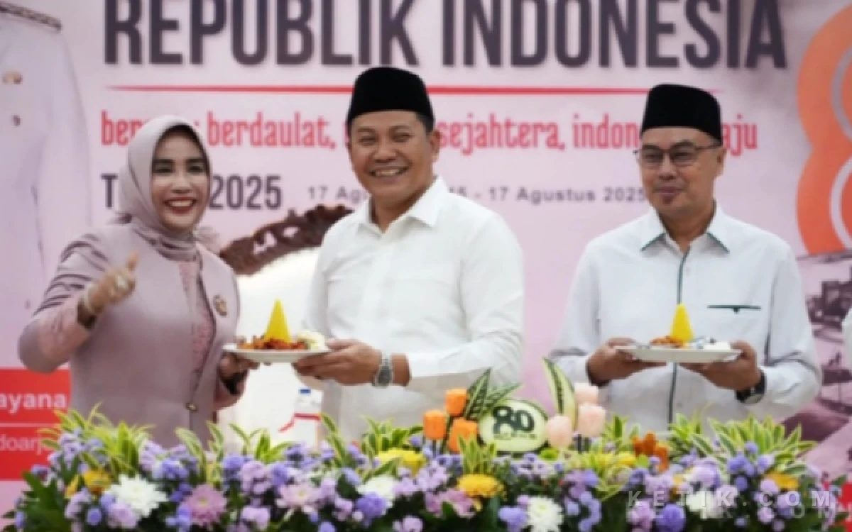 Thumbnail Berita - Bupati Subandi dan Wabup Mimik Idayana Islah dalam Forum KPK, Kepala Inspektorat Sidoarjo Sujud Syukur