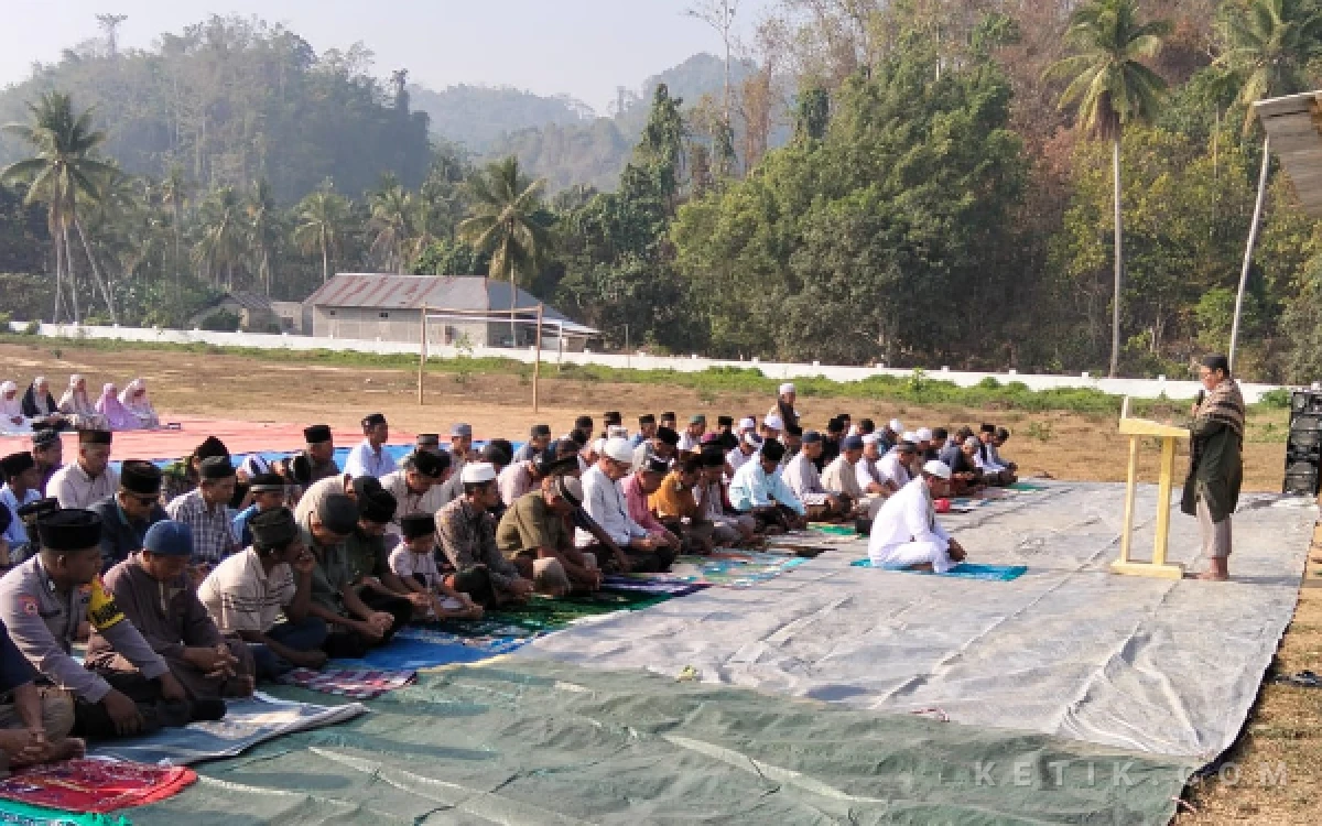 Thumbnail Berita - Pemdes Sambiki di Halmahera Selatan Gelar Salat Istisqa, Bermunajat Memohon Hujan