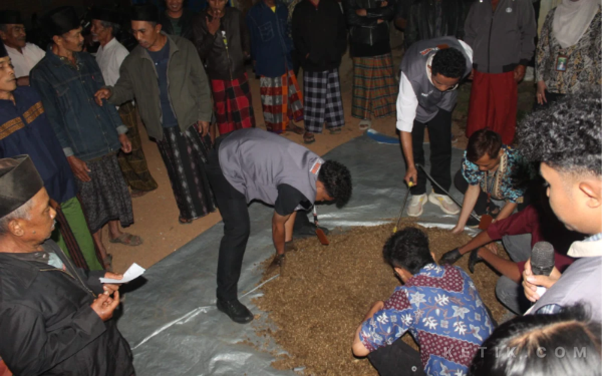 Thumbnail Berita - Mahasiswa KKN Unikama Hadirkan CowGrow  di Dusun Codo Malang, Ubah Kotoran Sapi Jadi Pupuk Organik untuk Pertanian Berkelanjutan