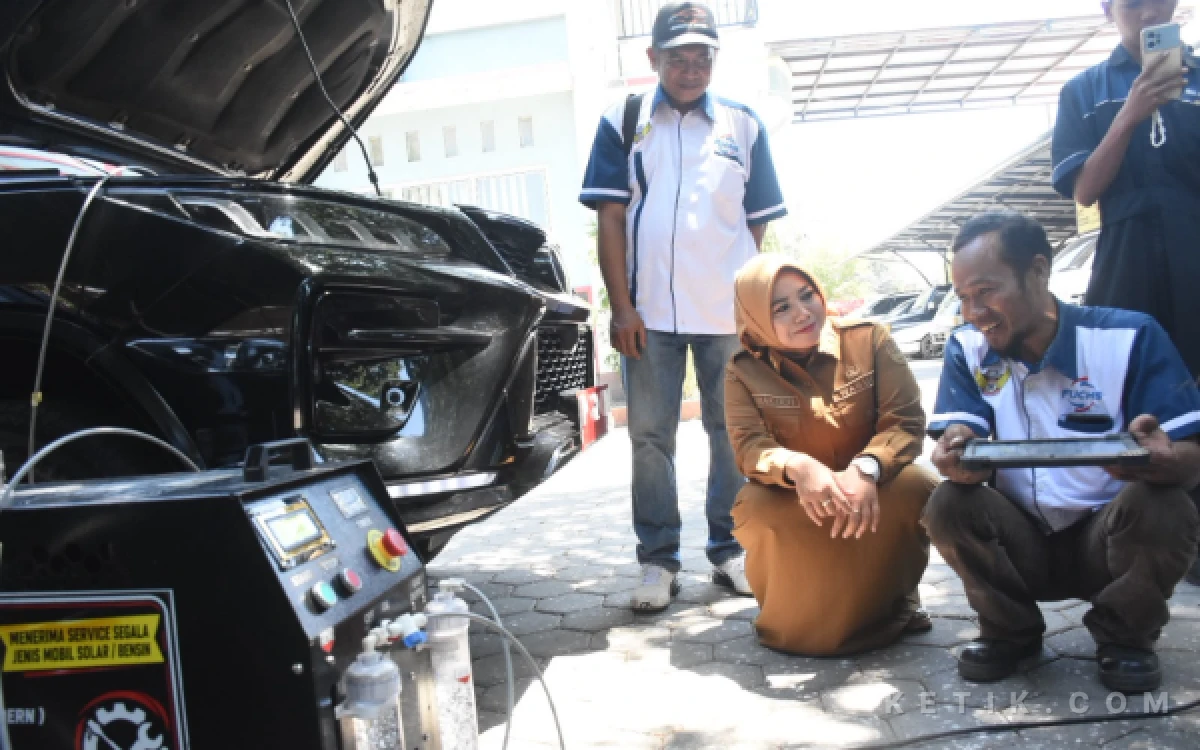Thumbnail Berita - HBSI Situbondo Gelar Servis dan Ganti Oli Gratis untuk 38 Ambulans Rakyat, Wabub Beri Pujian