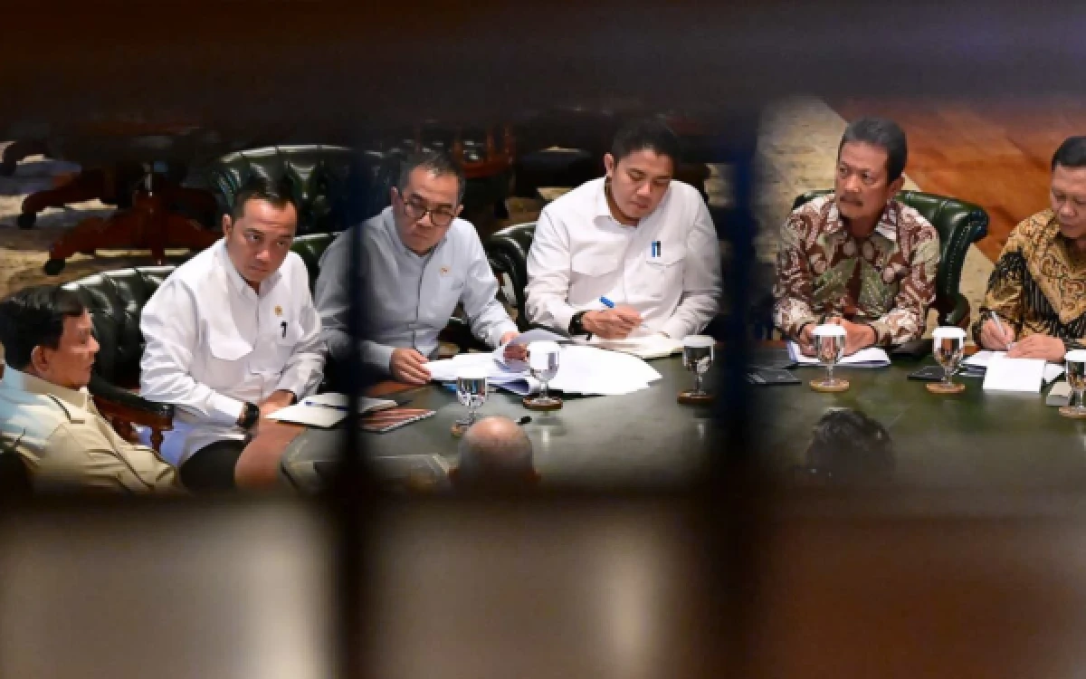 Thumbnail Berita - Prabowo Minta Laporan Proyek 100 Kampung Nelayan, Target Rampung Akhir Tahun