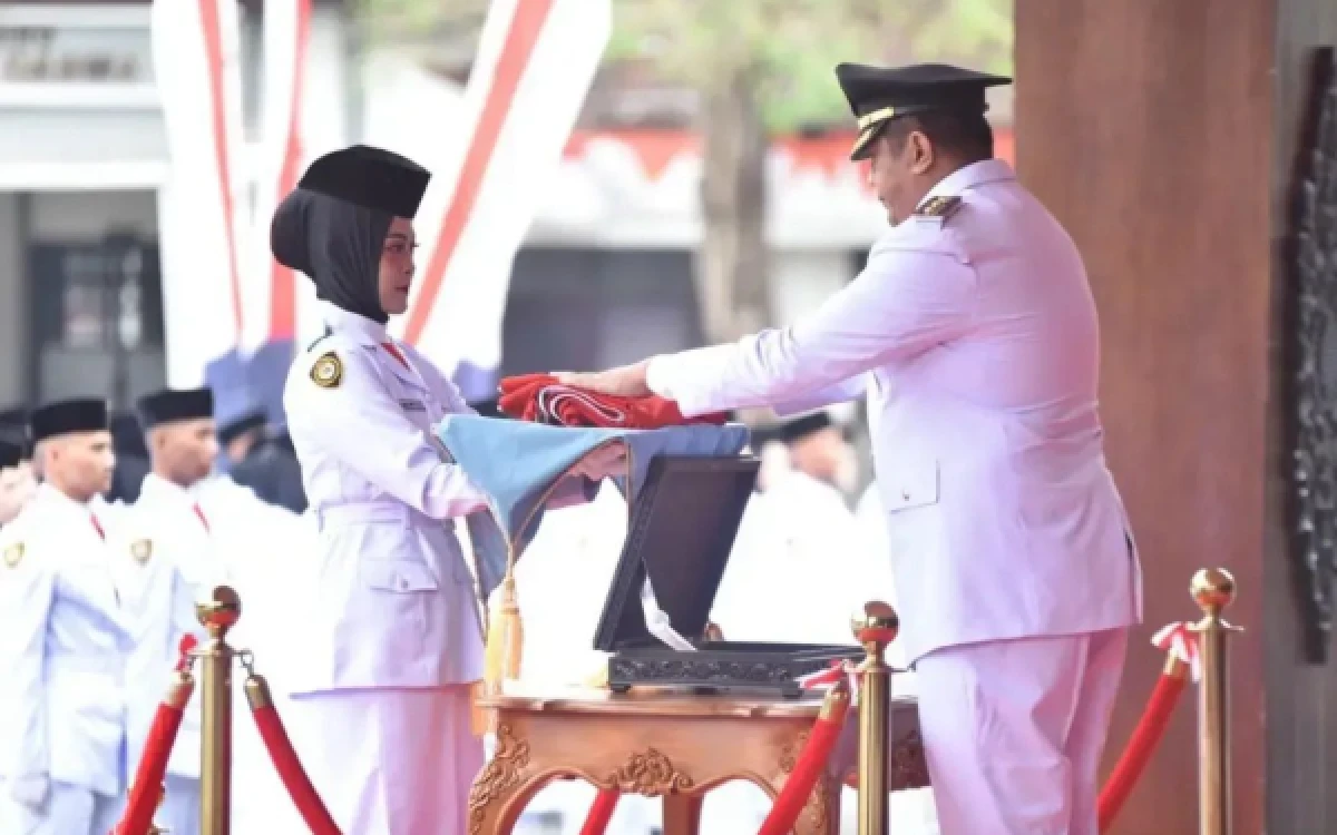 Foto Suasana Upacara Detik-detik Proklamasi HUT ke-81 Kemerdekaan RI di Pendopo Kabupaten Pacitan yang dipimpin oleh Wakil Bupati Pacitan, Gagarin Sumrambah, Senin, 17 Agustus 2026. (Foto: Prokopim Pacitan)