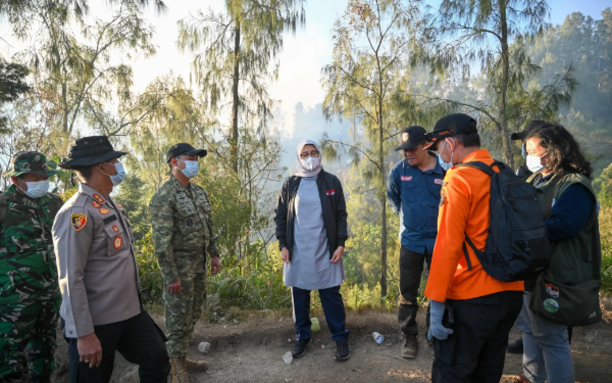 Thumbnail Bupati Banyuwangi Tetapkan Tanggap Darurat Karhutla Kawah Ijen, Helikopter Water Bombing Dikerahkan