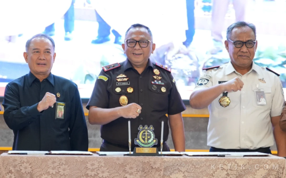 Thumbnail Berita - Kejati Sumsel Pimpin Langkah Besar Transformasi Peradilan Digital, Persidangan Elektronik Resmi Diperkuat Lewat Kesepakatan Tiga Lembaga