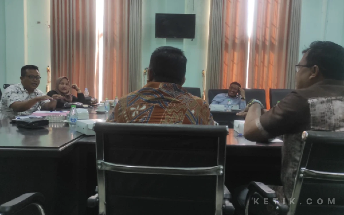 Thumbnail Berita - DPRD Jombang Kawal Penyelesaian Kasus Utang Nenek Ngatini, Begini Respon Bank Jombang