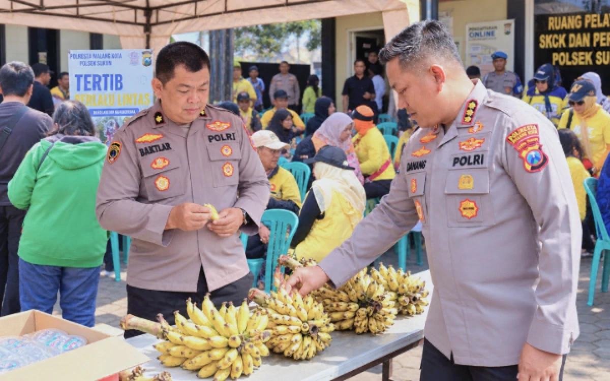 Thumbnail Berita - Dekatkan Diri ke Masyarakat, Polresta Malang Kota Gelar Makan Bersama dan Cek Kesehatan Gratis di Polsek Sukun