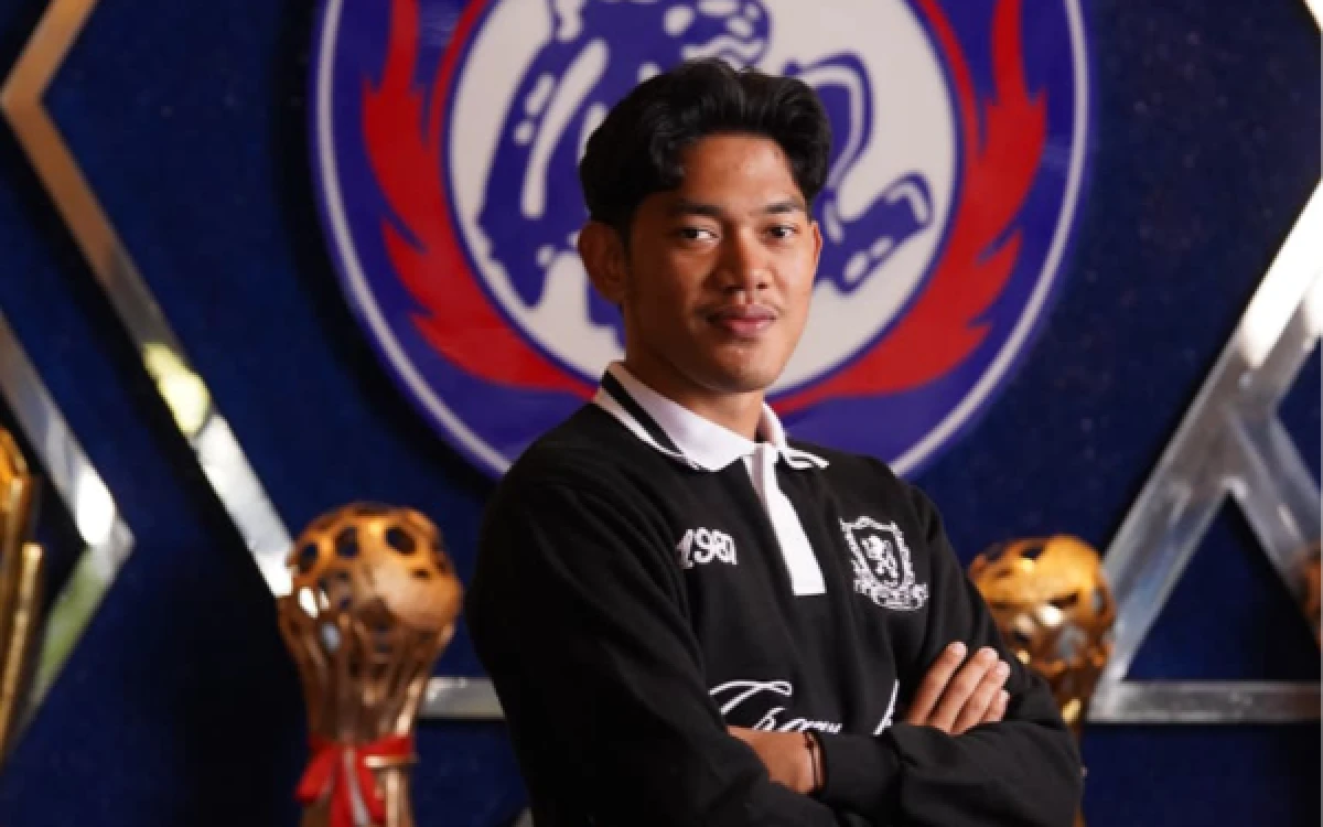 Foto Azmiy Aziz HS, talenta muda asal Padang sebagai sektor bek kiri resmi bergabung tim senior Arema FC pada kompetisi 2026/2027. (Foto: Media Officer Arema FC)