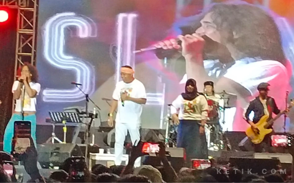 Thumbnail Berita - Pecah di Situbondo! Denny Caknan dan Slank Bikin Lautan Manusia Histeris Hingga Tengah Malam