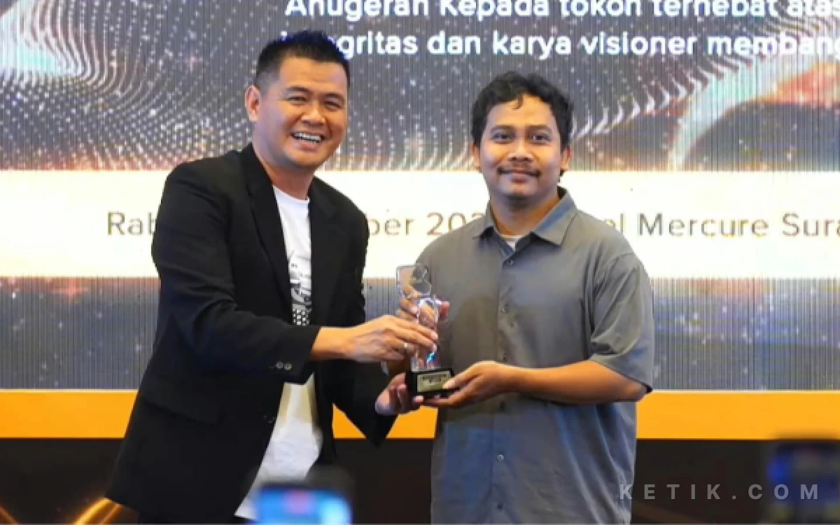 Thumbnail Berita - Keren! Kreator Budaya Lokal asal Madura Fuad Sasmita Raih Award di HUT ke-4 Ketik.com