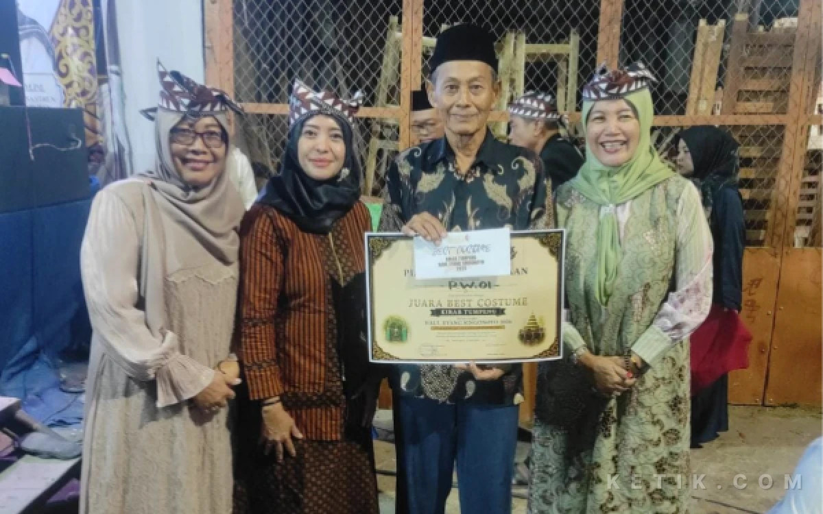 Thumbnail Berita - RW 01 Sukorejo Curi Perhatian! Best Costume Kirab Tumpeng Haul Eyang Singonoyo 2026 di Bojonegoro Berhasil Dibawa Pulang
