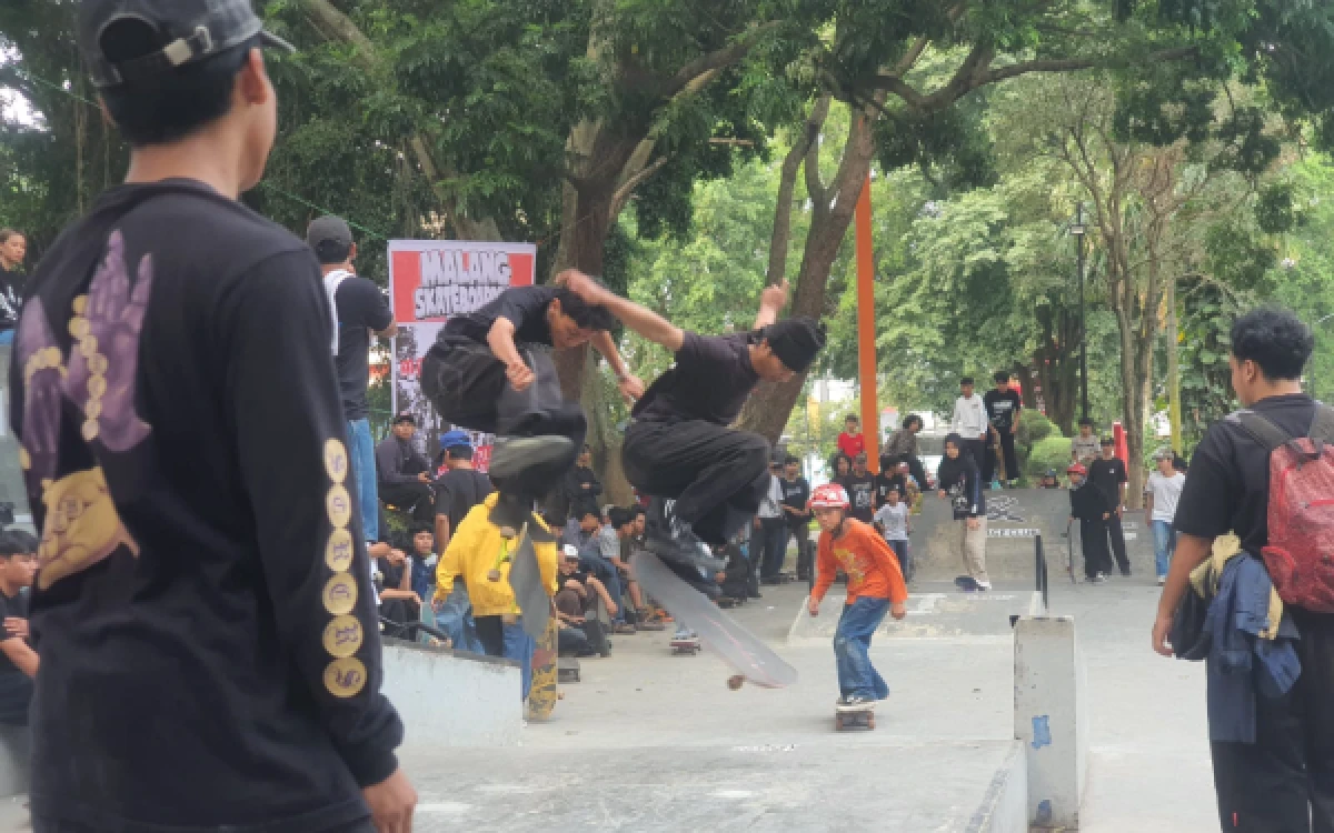 Thumbnail Berita - Rayakan Go Skateboarding Day 2026, Ratusan Skater ‘Serbu’ Kayutangan Hingga Alun-Alun Merdeka Kota Malang