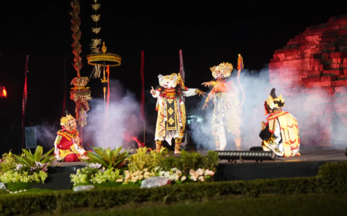 Thumbnail Berita - Sastra Saraswati Sewana Yatra di Tegowangi, Mas Dhito: Perkuat Toleransi Lewat Pagelaran Budaya