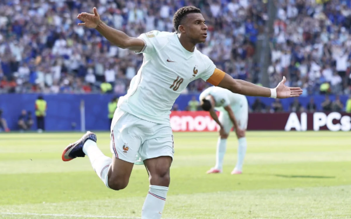 Thumbnail Berita - Duh! Mbappe Terancam Absen di Semifinal, Prancis Ketar-ketir