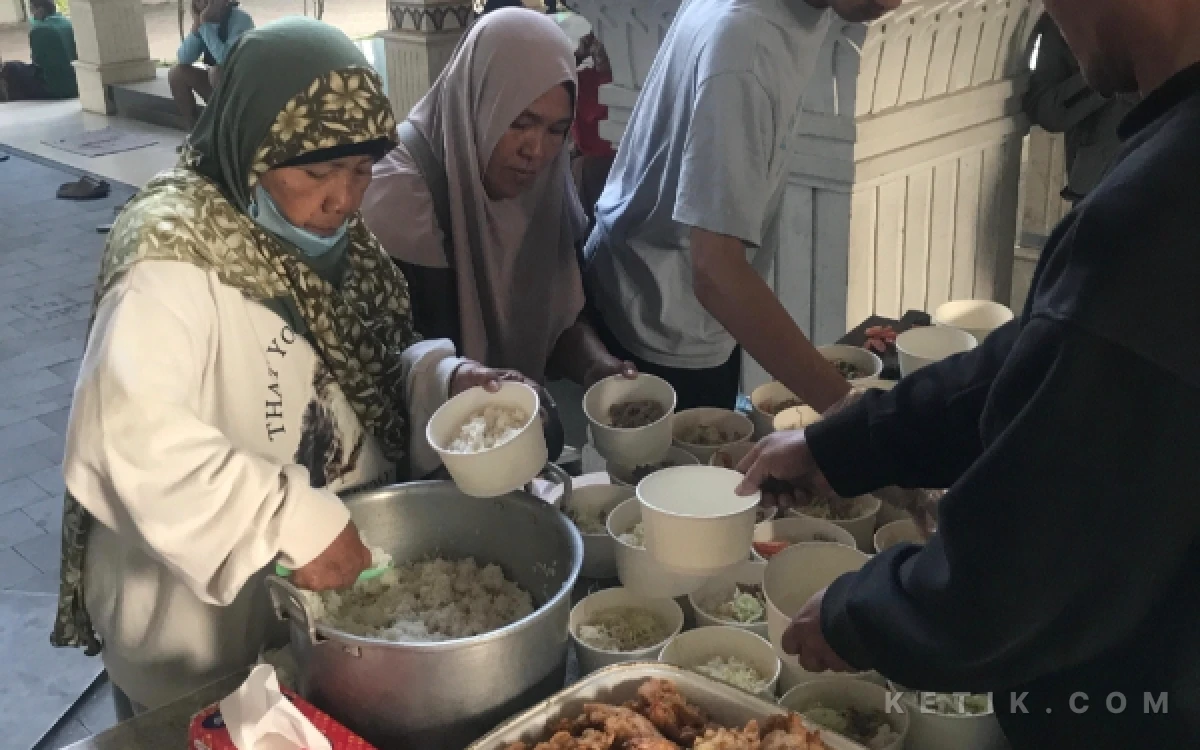 Thumbnail Berita - Nuansa Iduladha 1447 H, Komunitas Sejoli dan Ketik.com Berbagi Sarapan Soto di RSUP Dr Sardjito