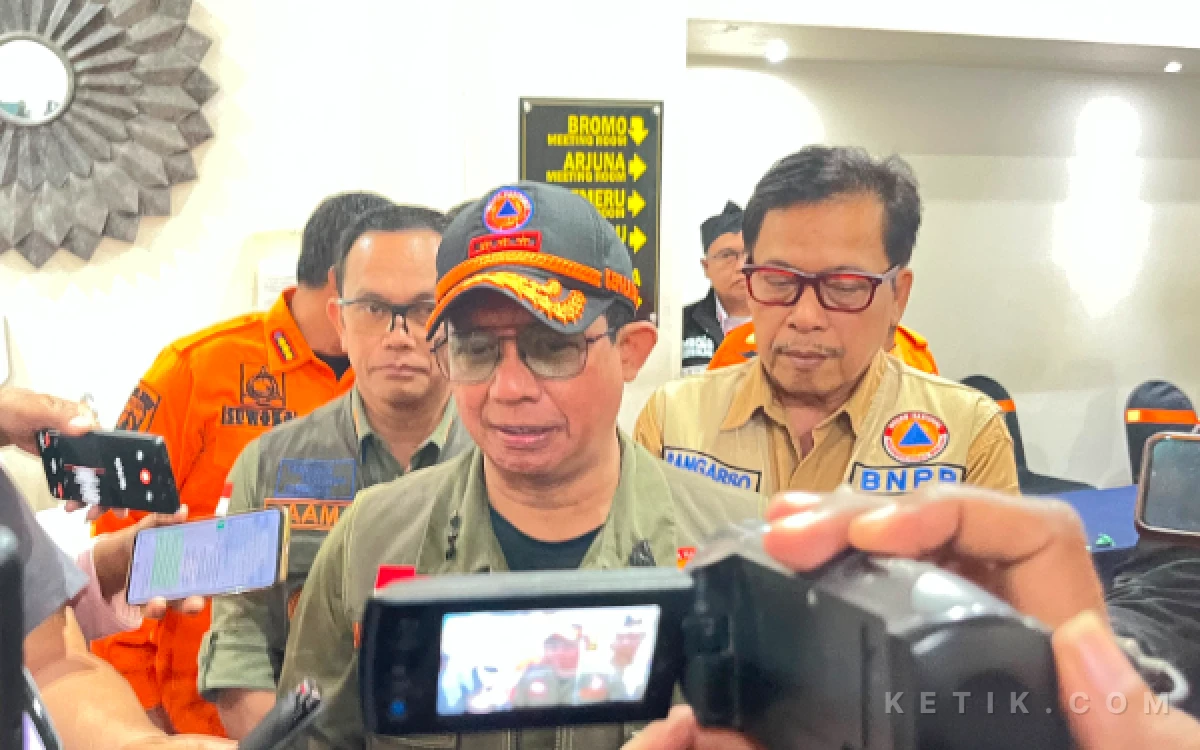 Thumbnail Berita - 10 Hektare Lahan Gunung Bromo Terbakar, BNPB Segera Turunkan Helikopter Water Bombing