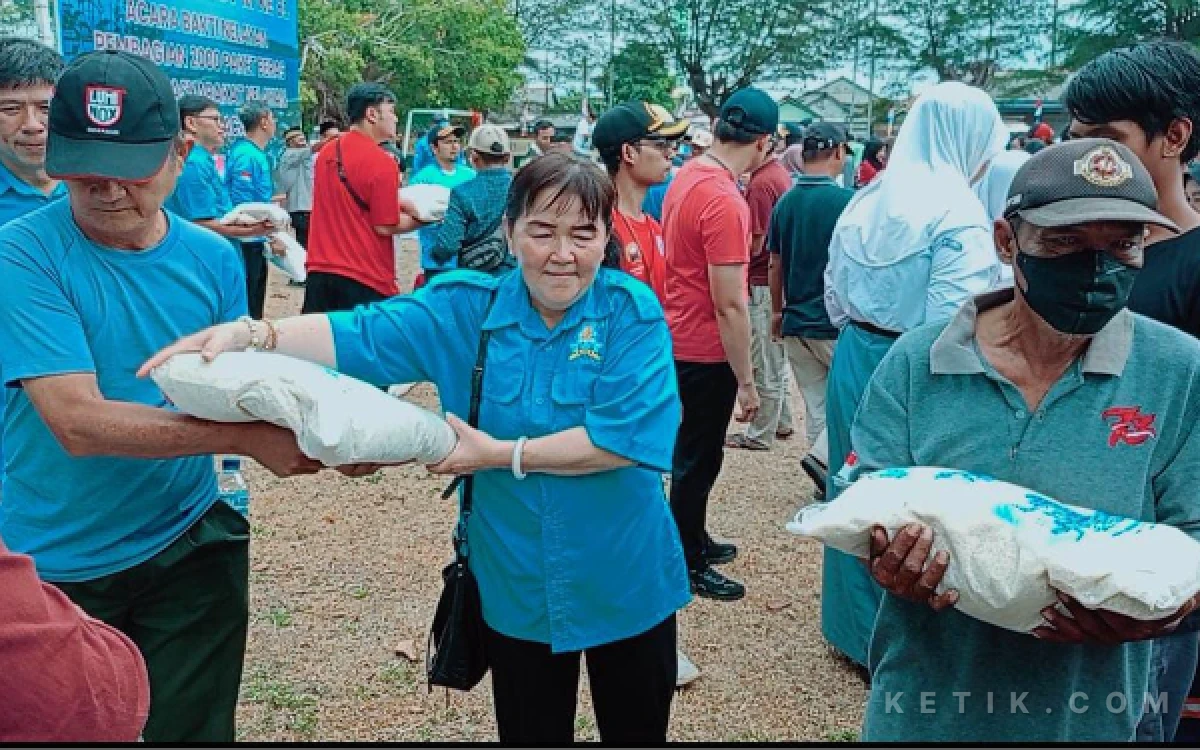 Thumbnail Berita - Rayakan HUT Ke-81 RI, SNI Cilacap Beri Bantuan Beras kepada 2.000 Nelayan
