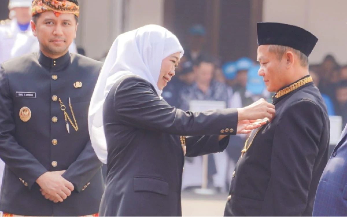 Thumbnail Berita - Terima Penghargaan Jer Basuki Mawa Beya Emas, Menperin Sarmuji Apresiasi Capaian Pembangunan Jawa Timur