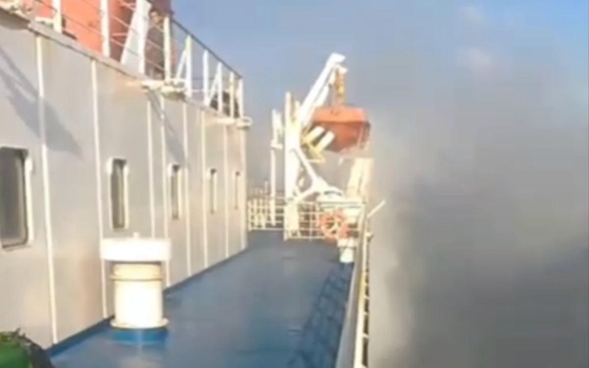 Thumbnail Berita - Breaking News! Kapal dari Surabaya Tujuan Makassar Dilaporkan Terbakar di Perairan Madura