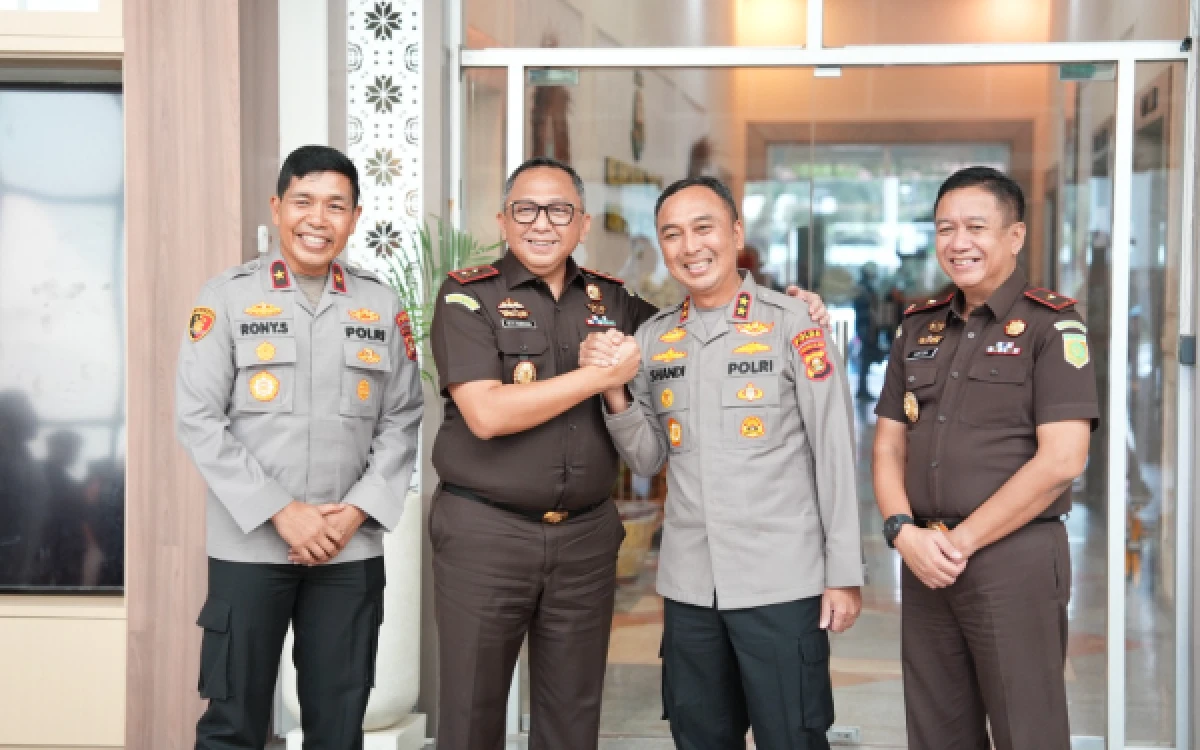 Thumbnail Berita - Sinergi Tanpa Sekat, Kajati Sumsel dan Kapolda Sepakat Perkuat Penegakan Hukum