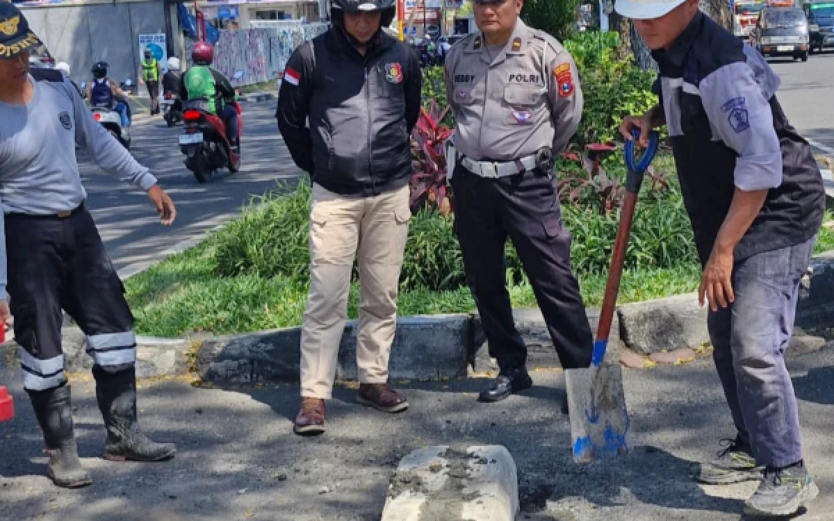 Thumbnail Berita - Rambu Sering Dirusak, Dishub Kota Malang Tutup Permanen U-Turn Depan Polinema