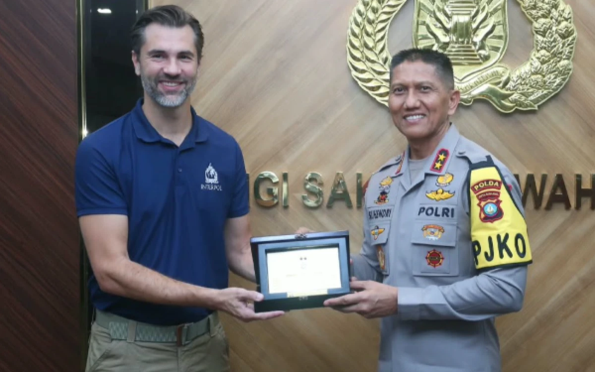 Thumbnail Berita - Kapolda Kepri dan Interpol Perkuat Kerjasama Berantas Penyelundupan Bahan Kimia Melalui Operasi CHASE