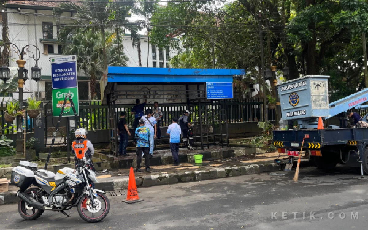 Thumbnail Berita - Dishub Kota Malang Bersih-Bersih Halte Tiap Senin, Minta Masyarakat Tak Lakukan Vandalisme