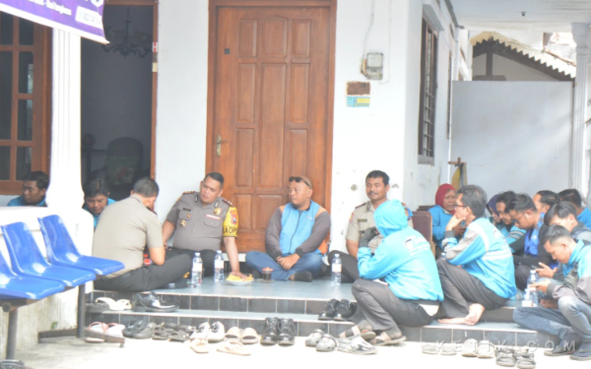 Thumbnail Berita - Cangkrukan Bareng Ojol, Kapolres Bondowoso Ajak Perkuat Garda Kamtibmas