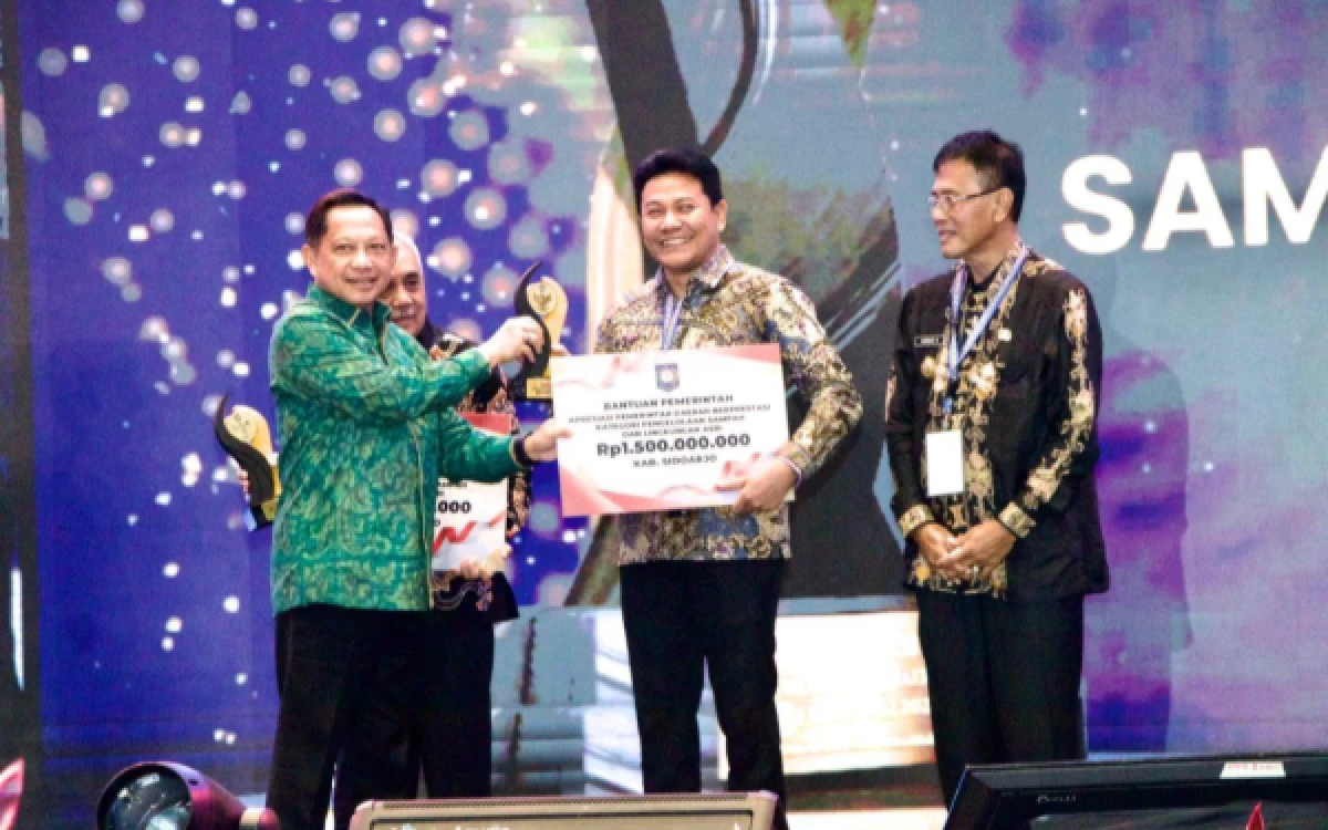 Thumbnail Berita - Sidoarjo Raih Penghargaan Terbaik Bidang Pengelolaan Sampah