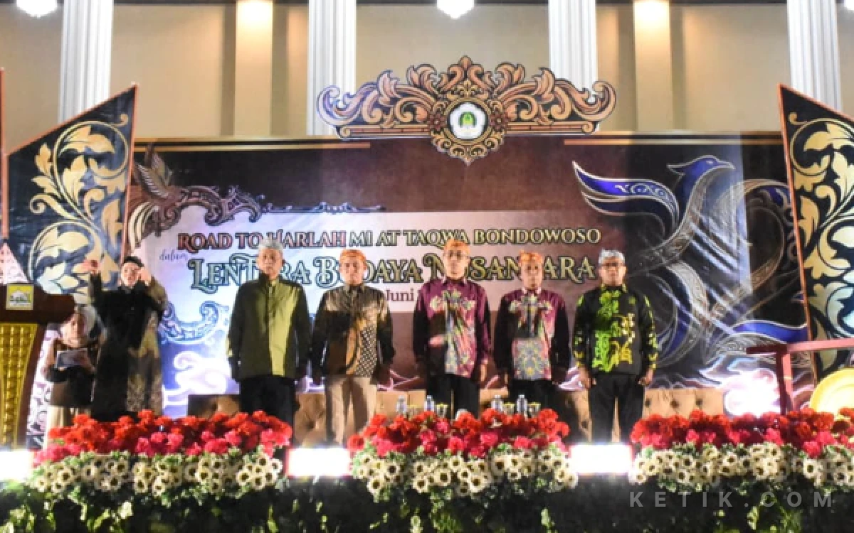 Thumbnail Berita - Lentera Budaya Nusantara Menyala di MI At-Taqwa Bondowoso, Ribuan Siswa Semarakkan Road to Harlah Ke-32
