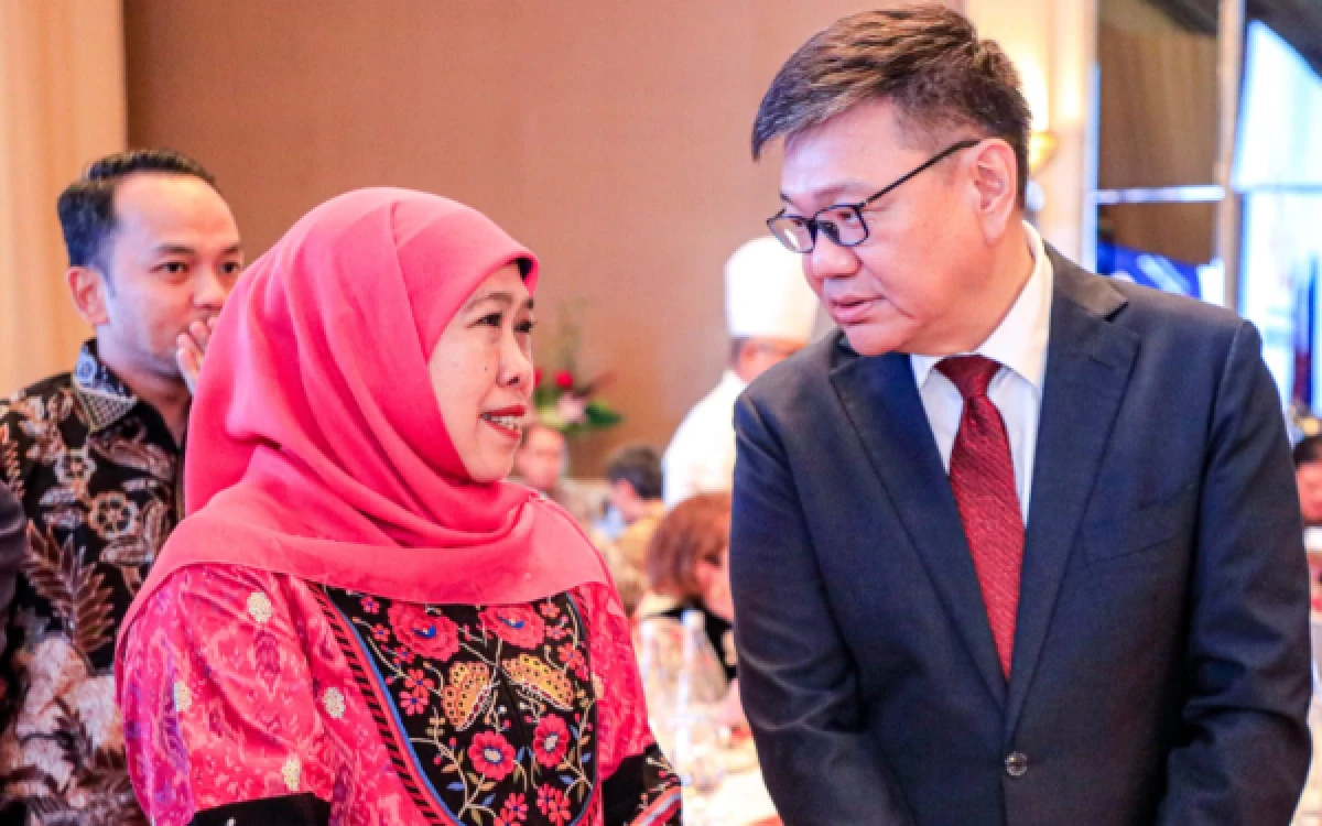 Thumbnail Berita - Khofifah Hadiri Upacara HUT Kemerdekaan Ke-61 Singapura, Perkuat Kerja Sama Jatim-Singapura