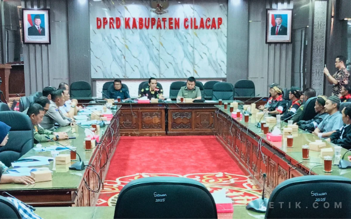 Thumbnail Berita - Mengaku Urusan Perut, Ratusan Pelaku Odong-Odong Gerudug DPRD Cilacap