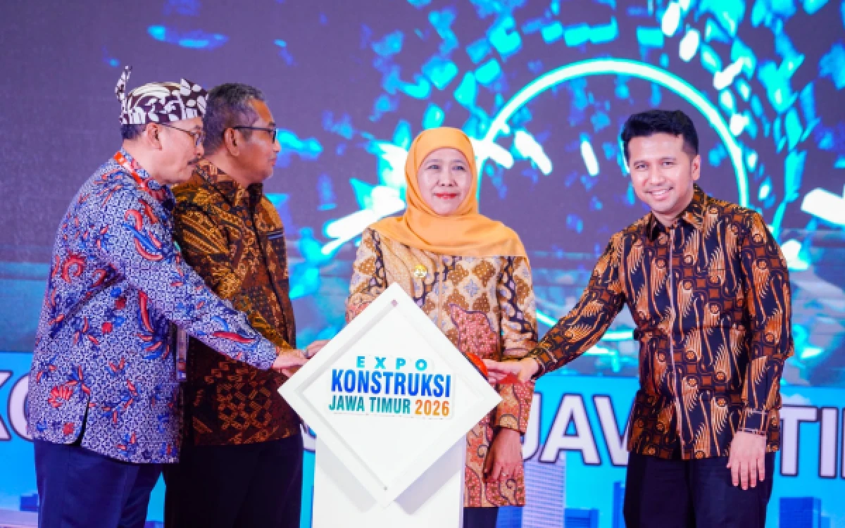 Thumbnail Berita - Gubernur Khofifah Buka Expo Konstruksi Jatim 2026 dan Kukuhkan Forum Jasa Konstruksi