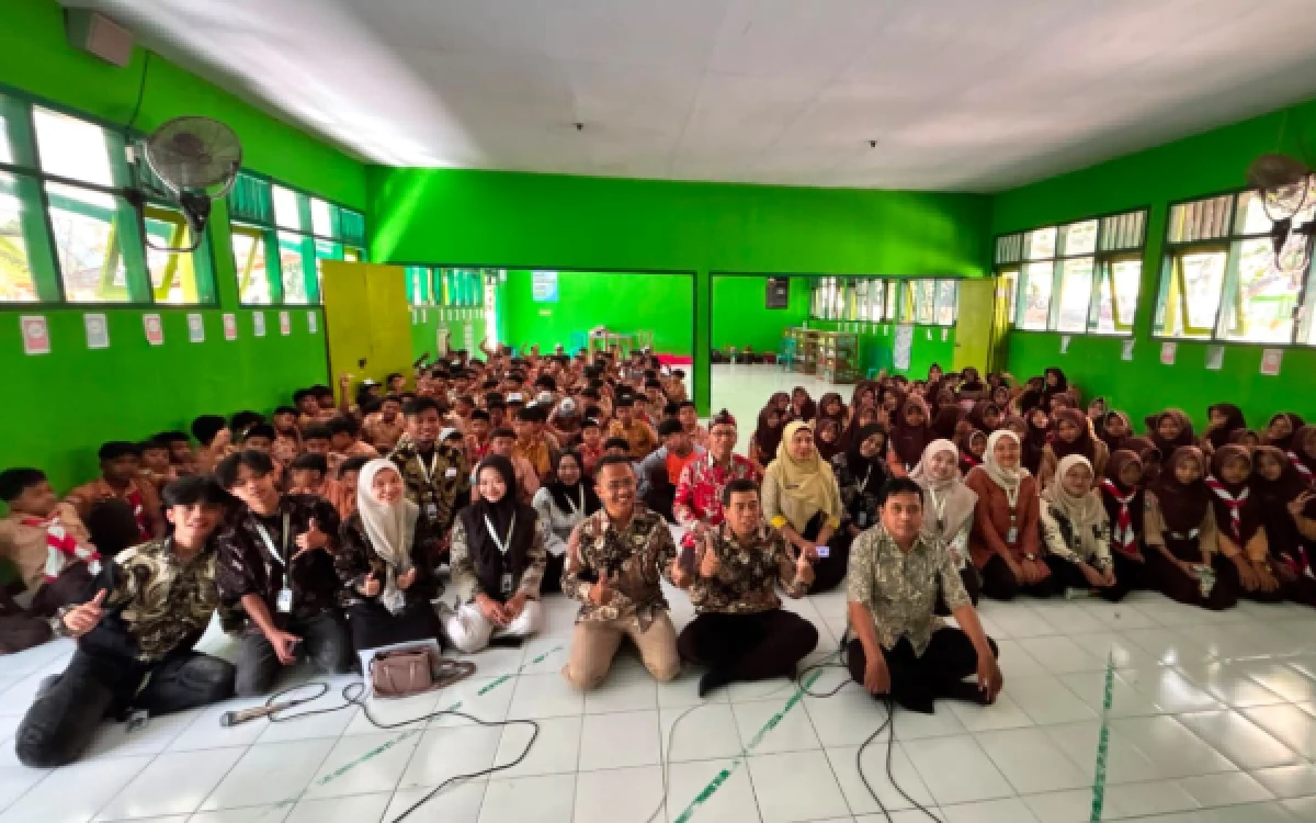 Thumbnail Berita - Tanamkan Budaya Peduli Lingkungan Sejak Dini, Mahasiswa KKN UINSA Kelompok 172  Edukasi Ratusan Murid di Probolinggo