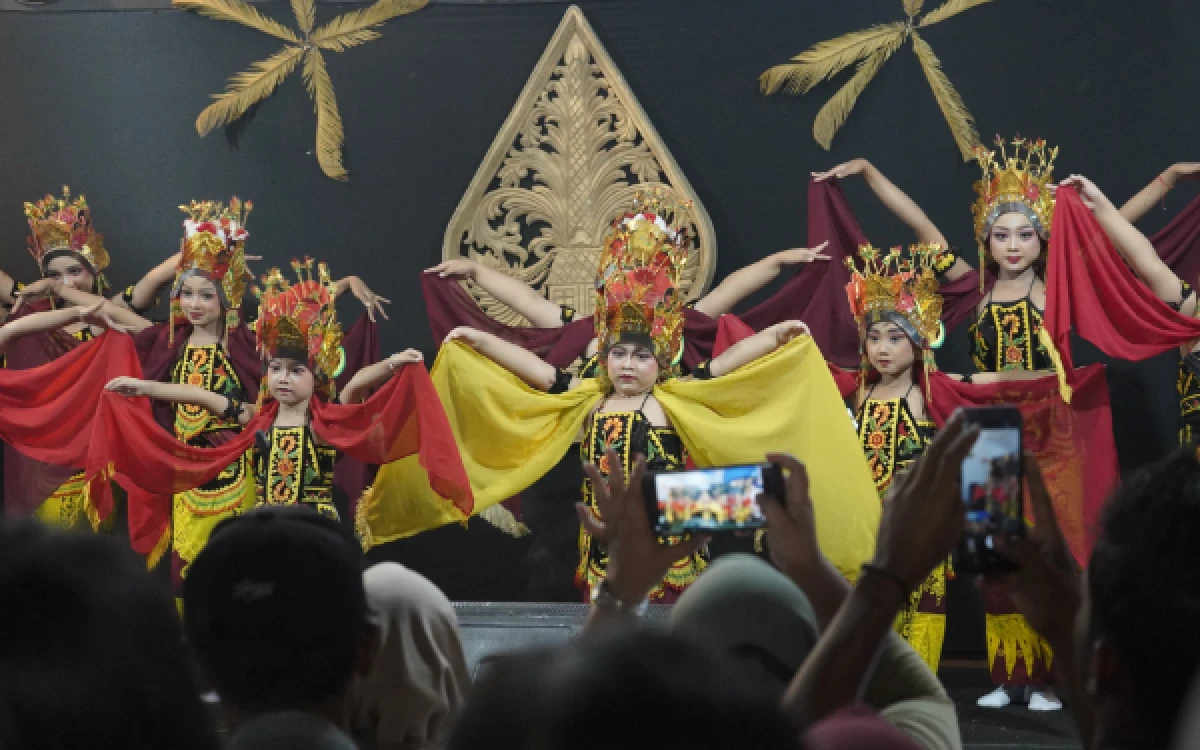 PT BSI Realisasikan CSR di  Sanggar Tari Rasendrya Banyuwangi
