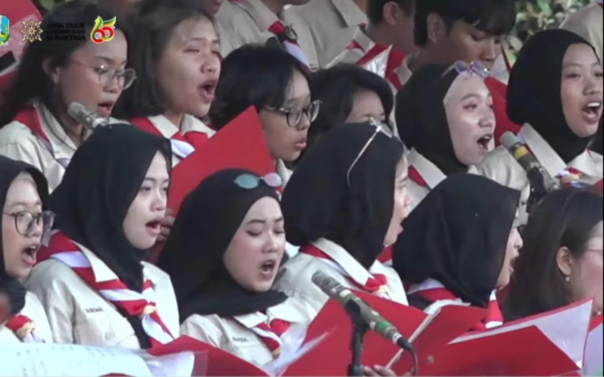 Thumbnail Berita - Perdana Tampil Outdoor, UKM Gita Pramawisesa Unesa Pukau Peserta Apel Hari Pramuka ke-65 Kwarda Jatim