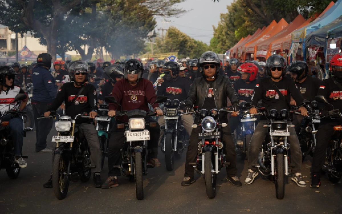 Thumbnail Berita - Tebar 12 Ribu Benih Ikan, Komunitas RX-King Ramaikan HUT ke-1147 Kota Kediri