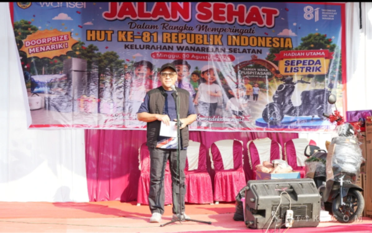 Thumbnail Berita - Jalan Sehat HUT Ke-81 RI di Wanarejan Selatan, Nurkholes Ajak Warga Perkuat Kerukunan
