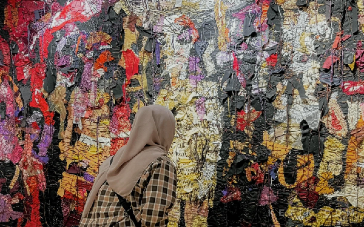 Thumbnail Berita - Mahakarya unik nan menarik disuguhkan oleh 22 seniman lintas daerah di Art Meru, Kota Malang. Melalui pameran bertajuk Mukadimah, para seniman menyambut pengunjung dengan ruang-ruang kontempl