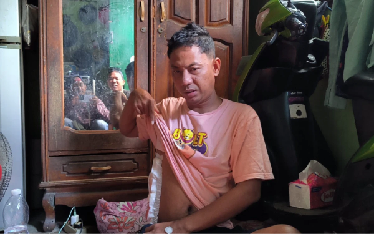 Foto Korban luka  aksi pencurian di Jalan Ali Gatmir, Kelurahan 10 Ilir, Kecamatan Ilir Timur (IT) III, Palembang, Selasa 16 Juni 2026. (Foto : Yola/Ketik.com)