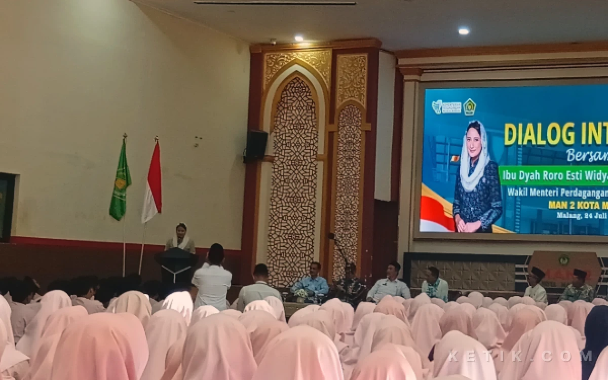 Thumbnail Berita - Tinjau Program Sekolah Garuda di MAN 2 Kota Malang, Wamendag Ajak Siswa Berani Bermimpi Besar