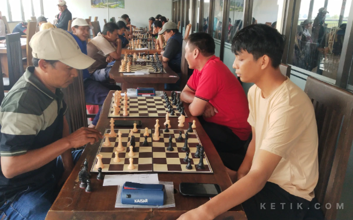 Thumbnail Berita - 112 Pecatur Berebut Tiket Juara, Turnamen Catur Mat Yasin Masuki Babak Semifinal