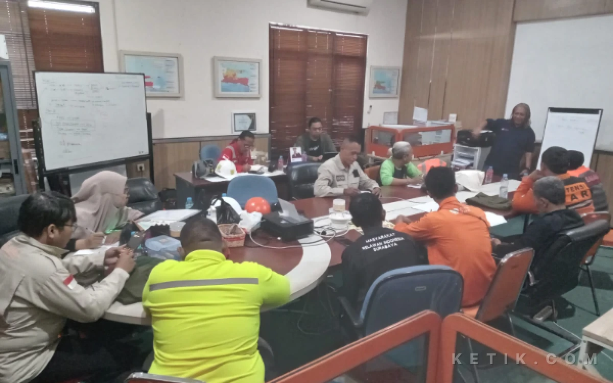 Foto Sebelum latihan sesi terakhir dilakukan Refresh untuk materi sebelumnya dan yang akan dilakukan, karena latihan ini di gedung atau medan  yang sebenarnya. (Foto : Dok.SRPB for ketik.com)