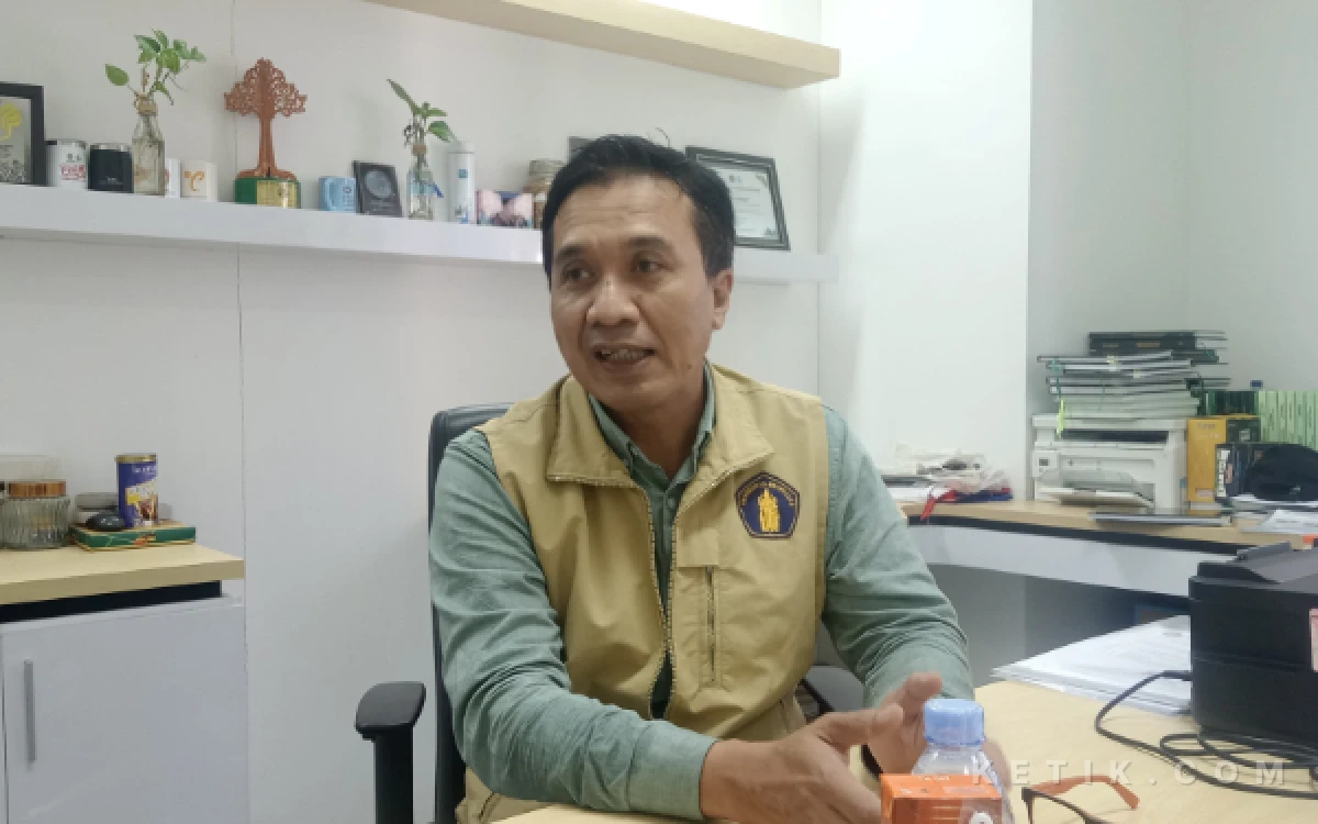 Foto Kepala UPT Pengelola Kawasan Hutan Universitas Brawijaya (UB) Dr. Mochammad Roviq, S.P., M.P., UB Forest menjadi tempat kegiatan healing sekaligus edukasi keanekaragaman hayati. (Foto: Aliyah/Ketik.com)