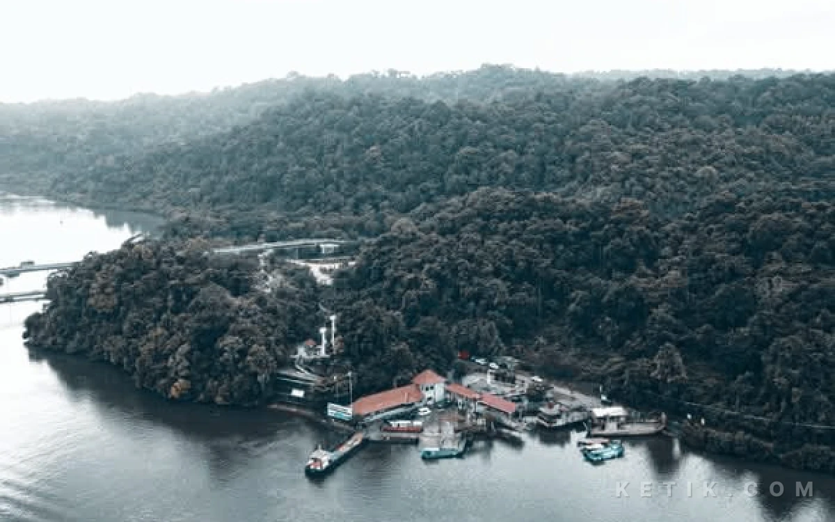 Thumbnail Berita - Peluang Strategis Tingkatkan PAD, DPRD Cilacap Dorong Pemkab Kembangkan Potensi Nusakambangan untuk Wisata